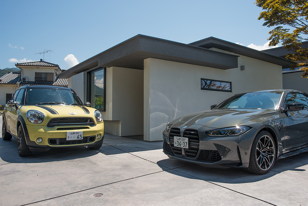 BMW M4(MT)と初代カントリーマン(MT)