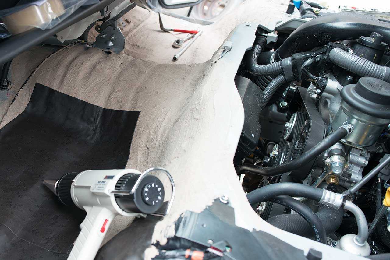 ハイエース　制震施工